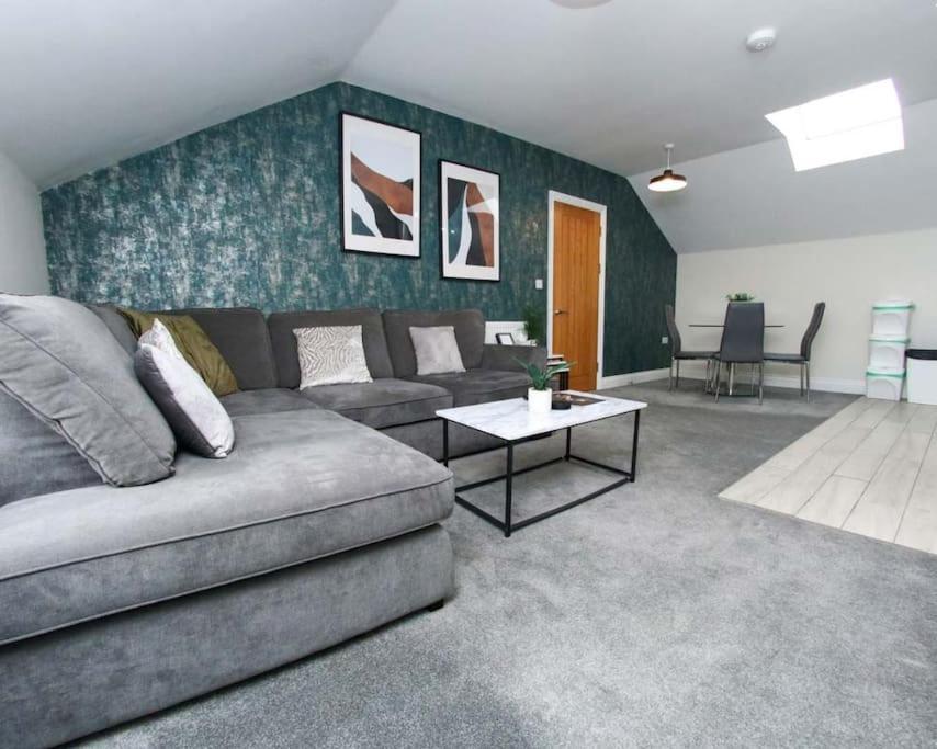 Luxe Living Guest House-Sleeps 6-Private Parking-Free Wifi-Beach-City Swansea Exterior photo