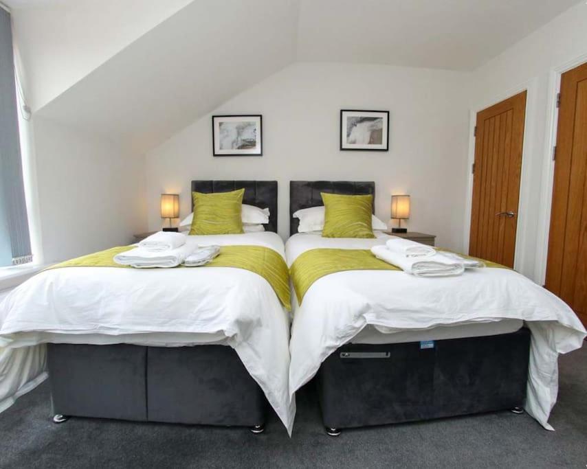 Luxe Living Guest House-Sleeps 6-Private Parking-Free Wifi-Beach-City Swansea Exterior photo